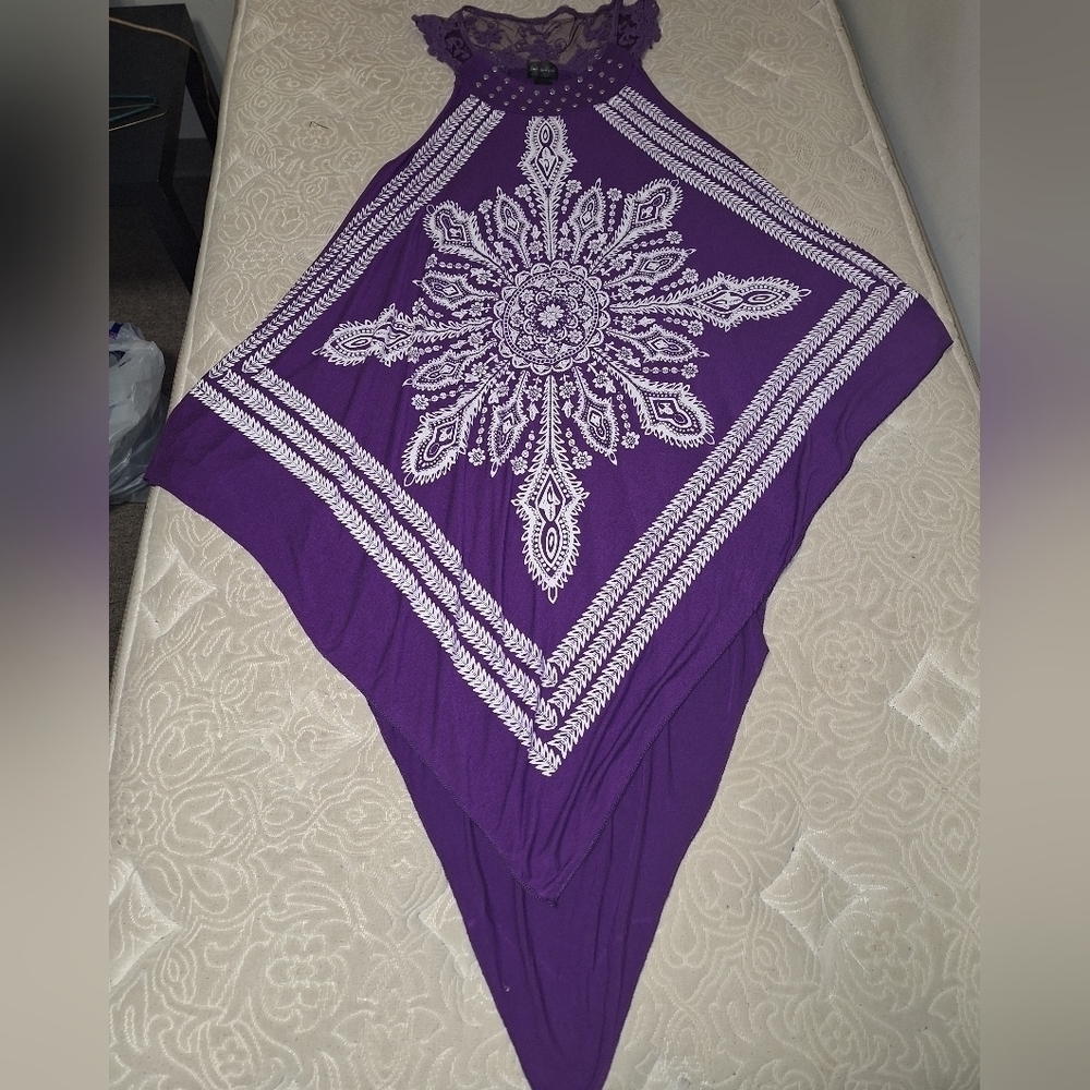 A Step in Style boho purple v shaped lacy top capped sleeve dress in a 3XL. - Picture 5 of 8